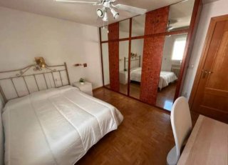 Se alquila habitación