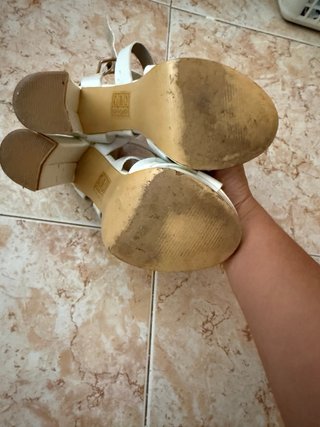 Sandalias de tacón blancas