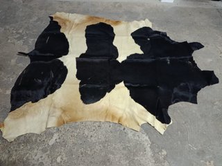 Alfombra Piel Vaca Beige y Negra