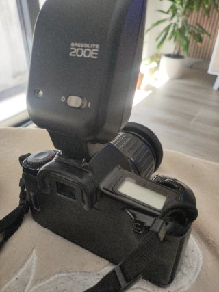 Canon EOS Rebel c/ Flash e Lente EF 35-80mm