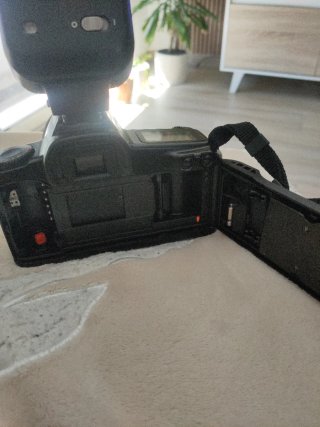 Canon EOS Rebel c/ Flash e Lente EF 35-80mm