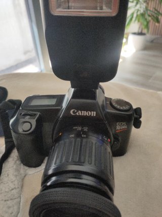 Canon EOS Rebel c/ Flash e Lente EF 35-80mm