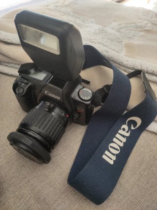 Canon EOS Rebel c/ Flash e Lente EF 35-80mm