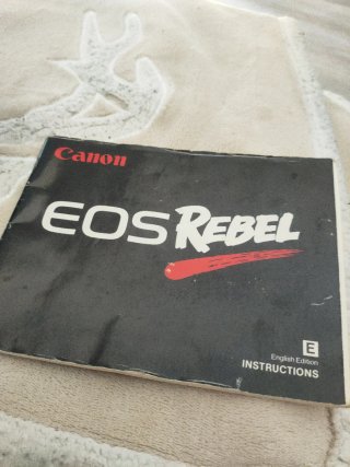 Canon EOS Rebel c/ Flash e Lente EF 35-80mm