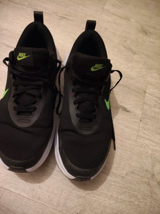 Zapatillas Nike Negras y Verdes