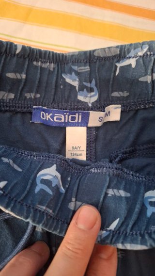 Pantalón corto niño estampado tiburones