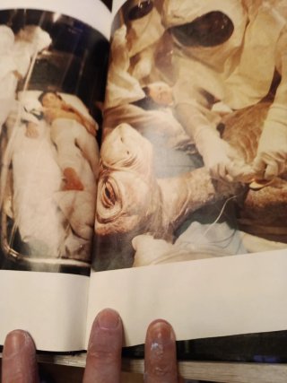 Antiguo libro E.T