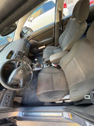 Toyota Avensis 2004