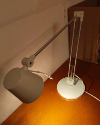 Flexo/Lámpara de mesa gris y blanco