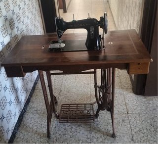 Máquina de coser Sigma antigua