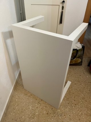 Mesa auxiliar blanca de madera
