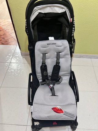 Carro de bebé negro