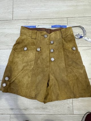 Falda short de piel marrón mirar las medidas