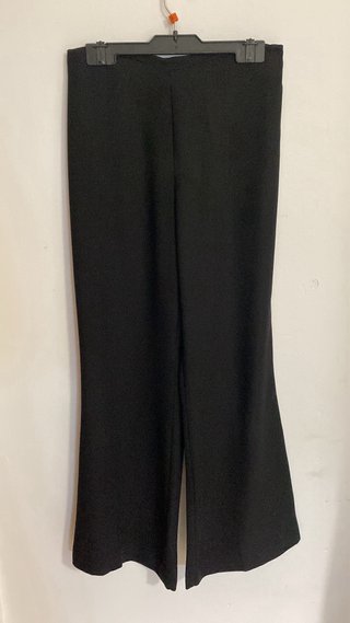 Pantalones negros campana
