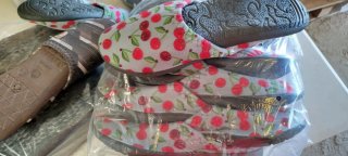 Zapatillas de casa con cerezas