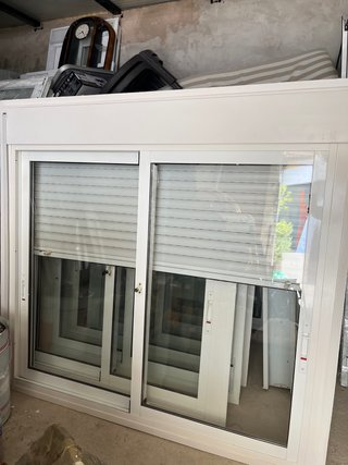 Ventana aluminio con persiana