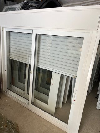 Ventana aluminio con persiana