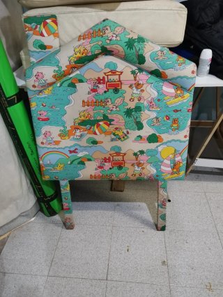 Cabecero y mesita infantil de tela