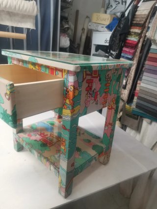 Cabecero y mesita infantil de tela
