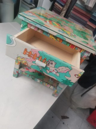 Cabecero y mesita infantil de tela