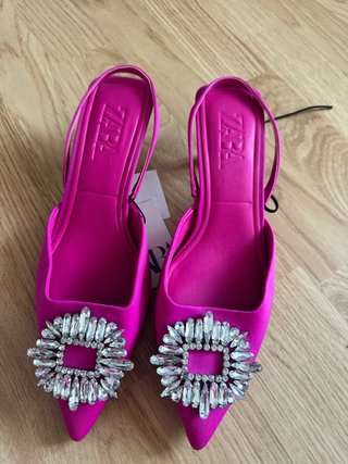 Zapatos de fiesta Zara con pedrería