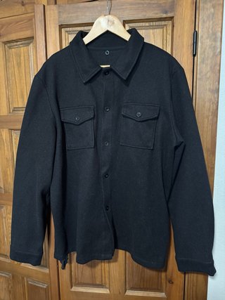 Chaqueta de Franela Negra Botones Bolsillos