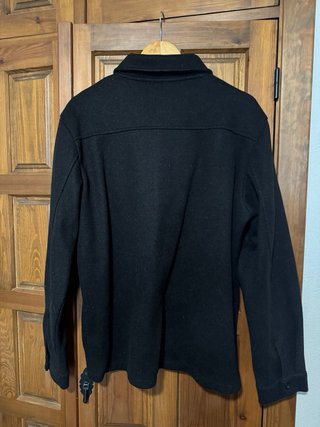 Chaqueta de Franela Negra Botones Bolsillos
