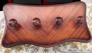 Perchero de madera con 4 ganchos