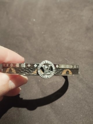 Pulsera tipo Louis Vuitton plateada
