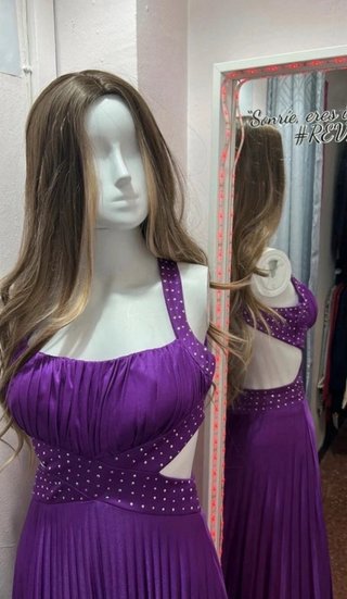 Vestido largo morado con abertura en cintura