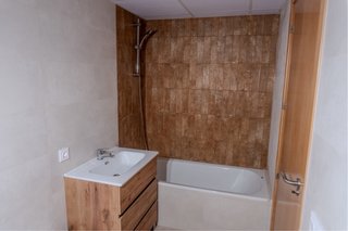Piso de 2 hab.piscina,garaje y trastero en Cadrete