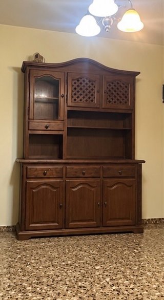 Mueble clásico de madera