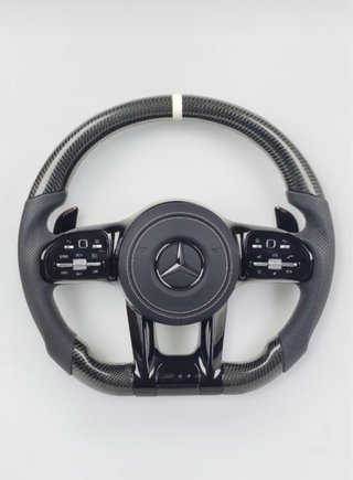 Volante Mercedes AMG en carbono
