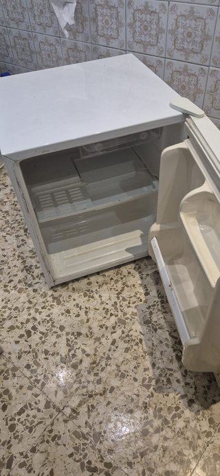 Mini Nevera LG 46L con Congelador