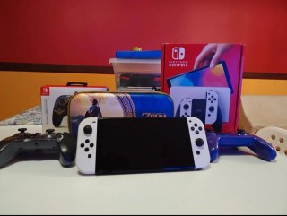 Nintendo Switch OLED Branco e Multicolor