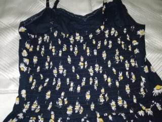 Vestido negro con estampado floral