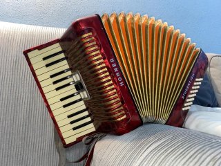 Acordeón Hohner Student IV M 32 bajos