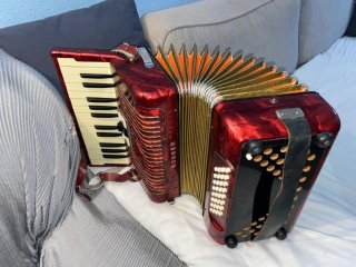 Acordeón Hohner Student IV M 32 bajos