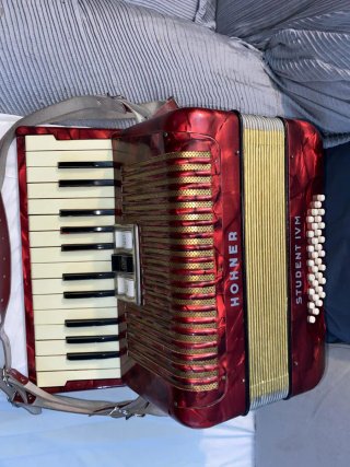 Acordeón Hohner Student IV M 32 bajos