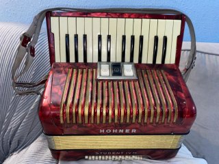 Acordeón Hohner Student IV M 32 bajos