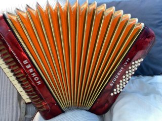 Acordeón Hohner Student IV M 32 bajos