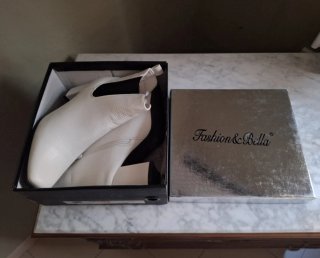 Botines blancos con tacón (nuevos)