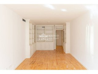 Piso en alquiler en Almagro en Madrid