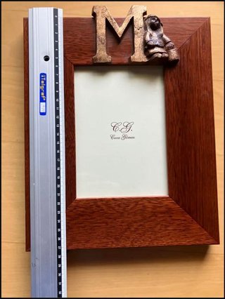 Marco de fotos "Cuca Gómez" con letra M decorativa