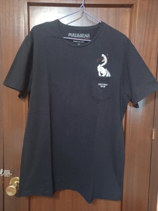 Camiseta Pull&Bear Estampado Serpiente Talla M