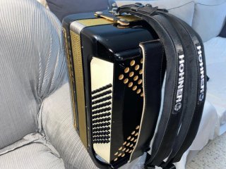 Acordeón Hohner Concerto II 72 bajos
