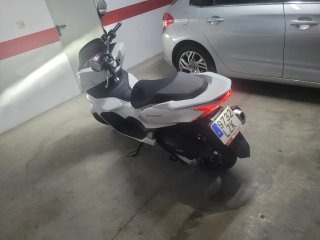 Honda PCX 125 Blanca, itv pasada, regalo cascos,