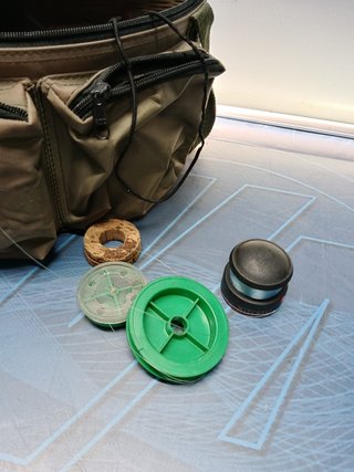 Material de pesca, bolsa con accesorios ( hilo, anzuelos, etec)
