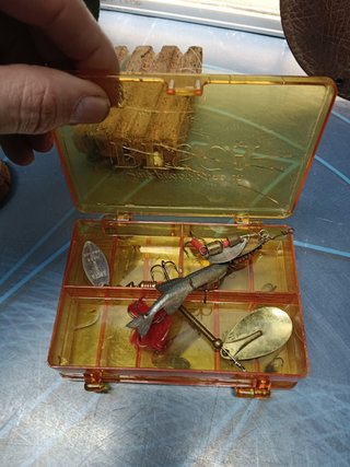 Material de pesca, bolsa con accesorios ( hilo, anzuelos, etec)