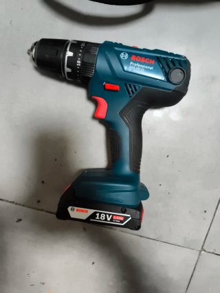 Taladro Bosch 18V con baterías y cargador